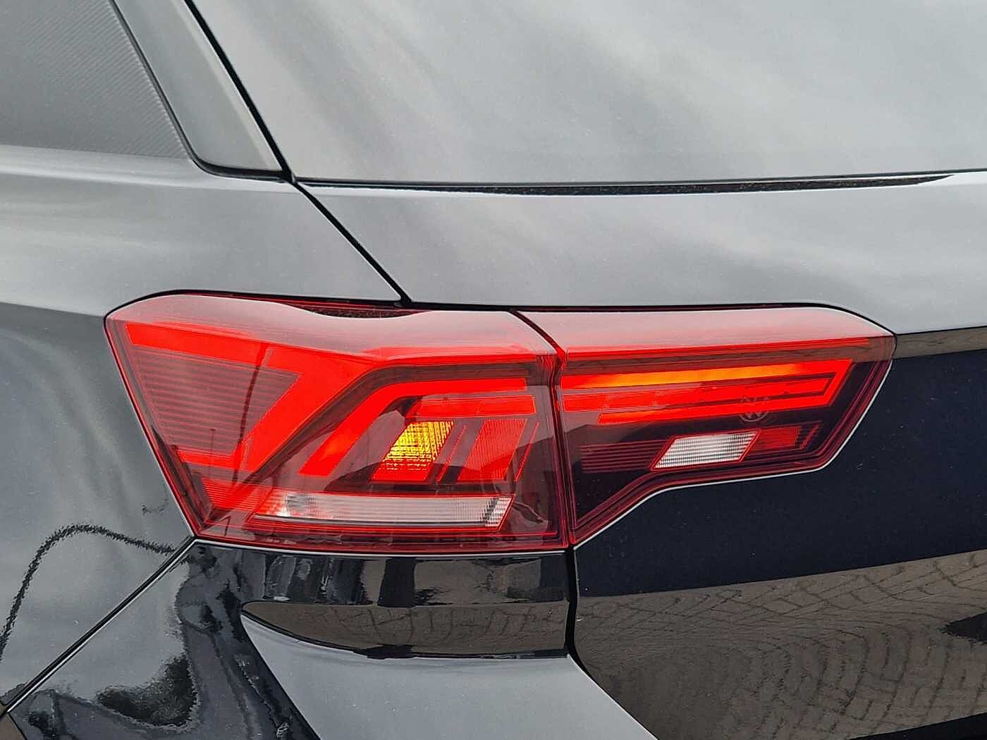 Volkswagen T-ROC 1.5 TSI (150ps) R-Line DSG + BLACK DESIGN PACK