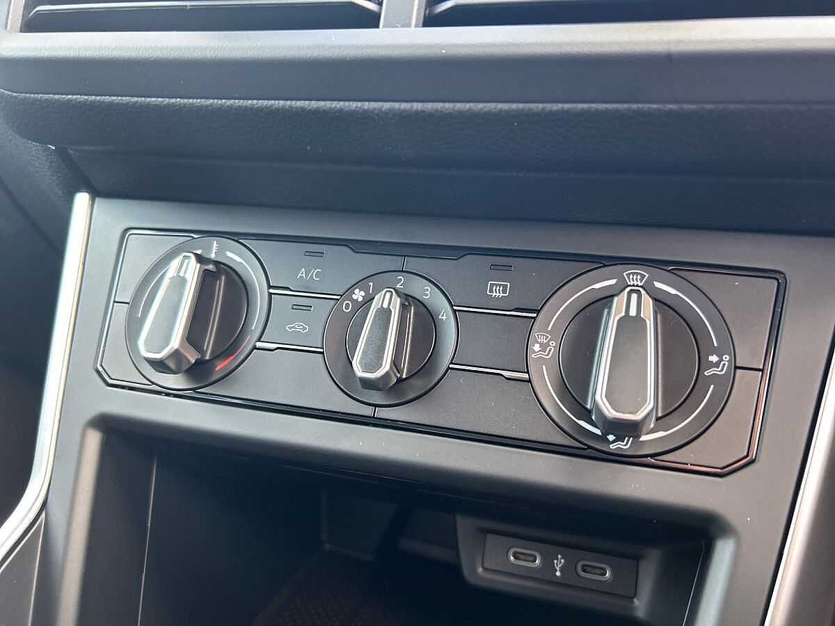 Volkswagen Polo 1.0 TSI (95ps) Match + PARKING SENSORS/SPARE WHEEL
