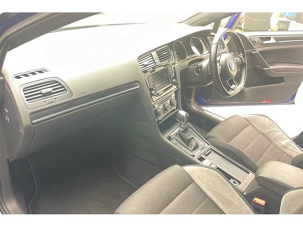 Volkswagen Golf R 2.0 TSI 300 PS 6-speed DSG 5 Door