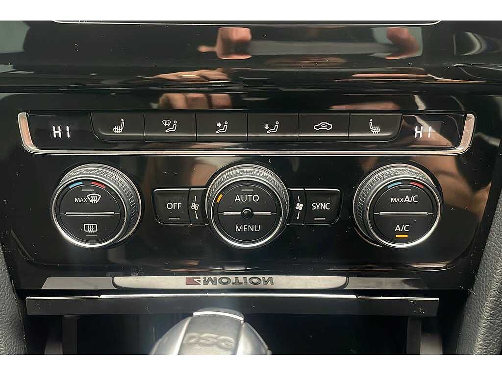 Volkswagen Golf R 2.0 TSI 300 PS 6-speed DSG 5 Door