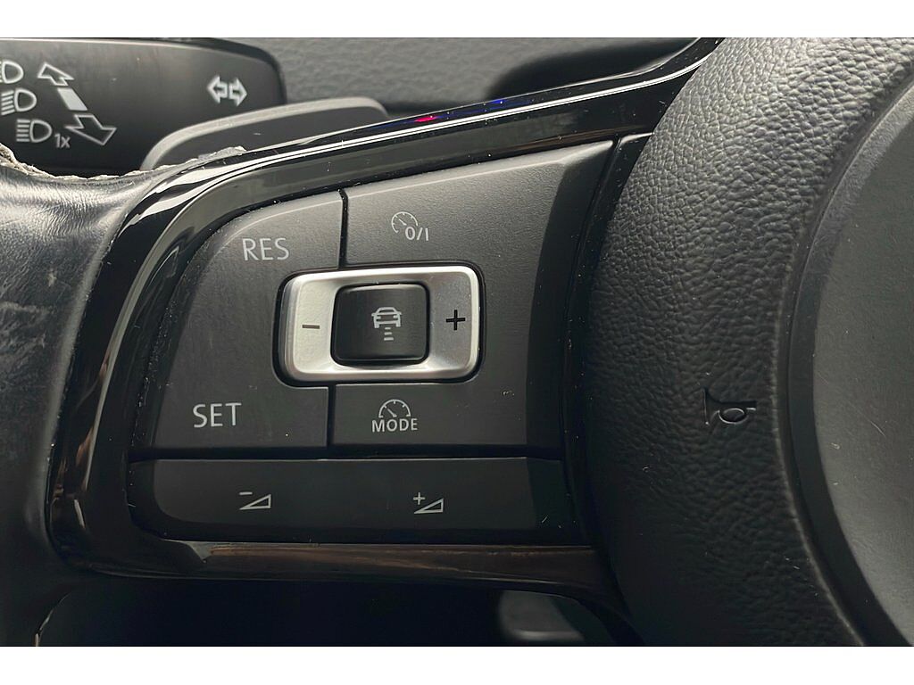 Volkswagen Golf R 2.0 TSI 300 PS 6-speed DSG 5 Door