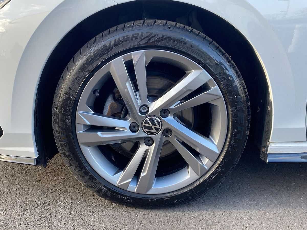 Volkswagen Golf MK8 Hatchback 5-Dr 1.5 TSI (130ps) R-Line EVO