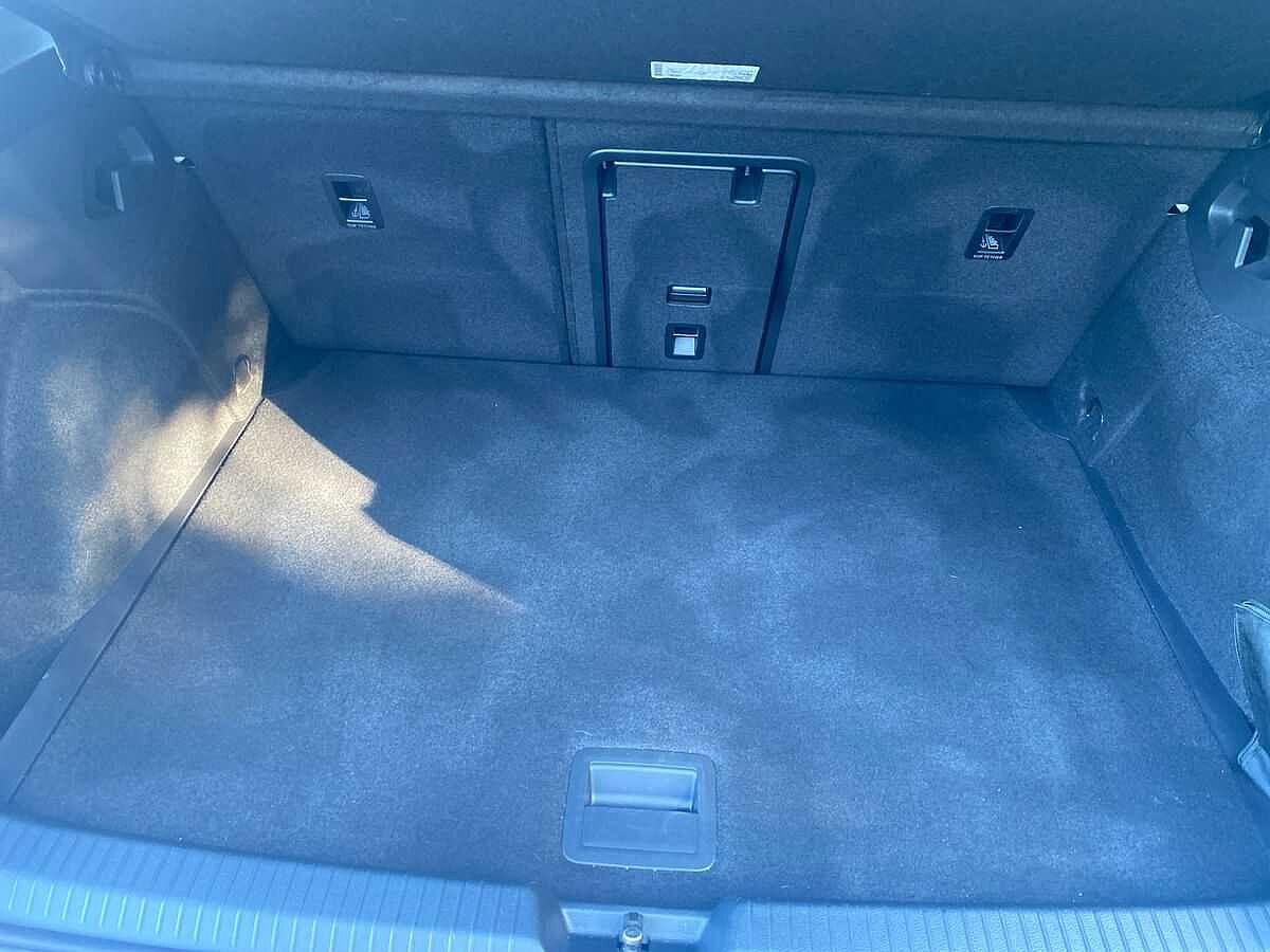Volkswagen Golf 1.0 TSI Life 5Dr