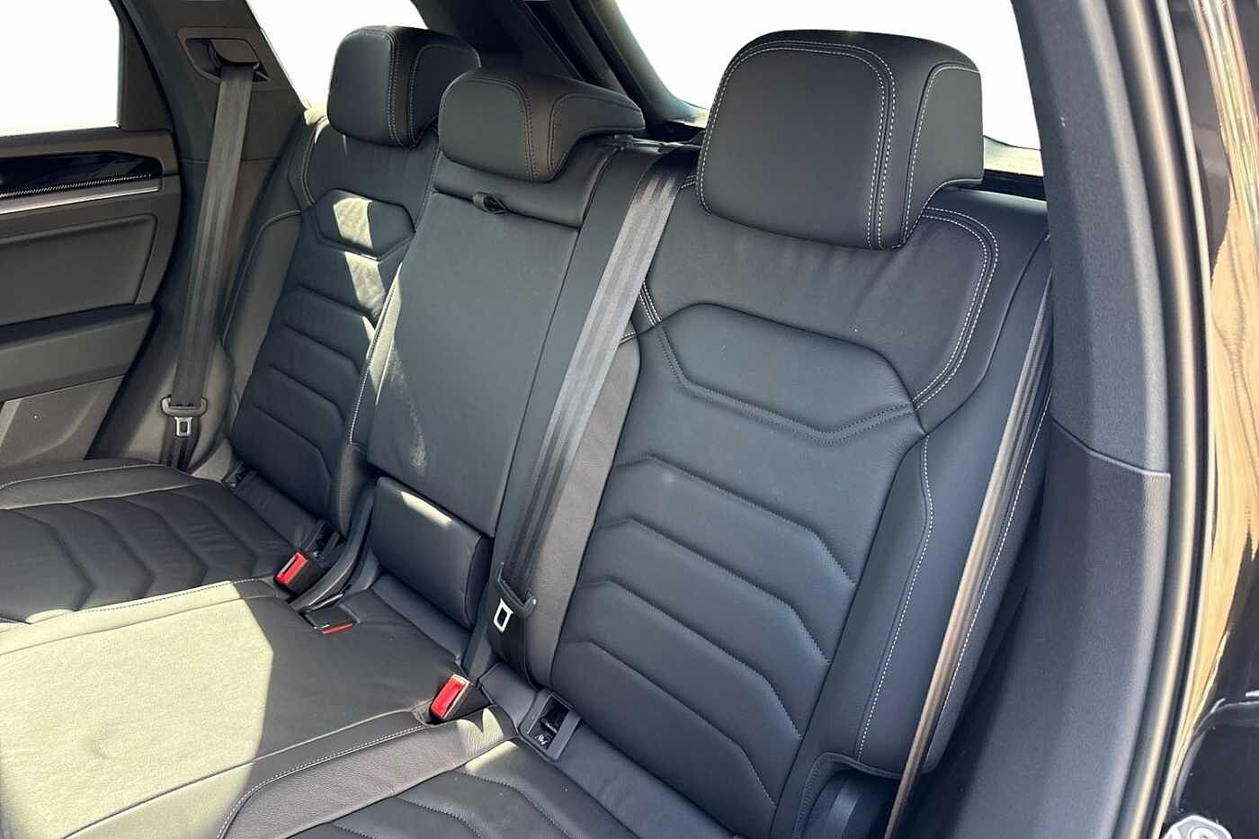Volkswagen Touareg 3.0TDI (286ps) Black Edition 4Motion 5dr