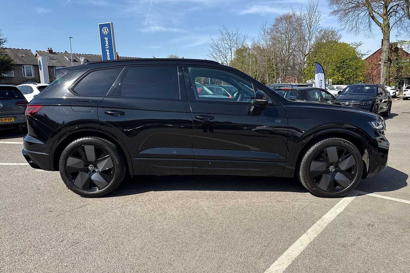 Volkswagen Touareg 3.0TDI (286ps) Black Edition 4Motion 5dr