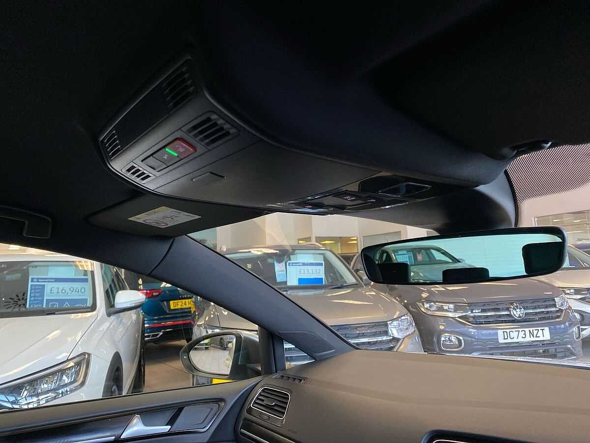 Volkswagen Golf 2.0 TSI R 4Motion 300ps DSG 5Dr