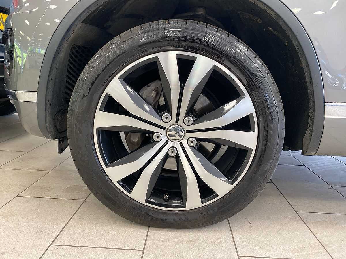 Volkswagen Touareg 3.0 TDI V6 R-Line SCR 204PS 4MOTIO