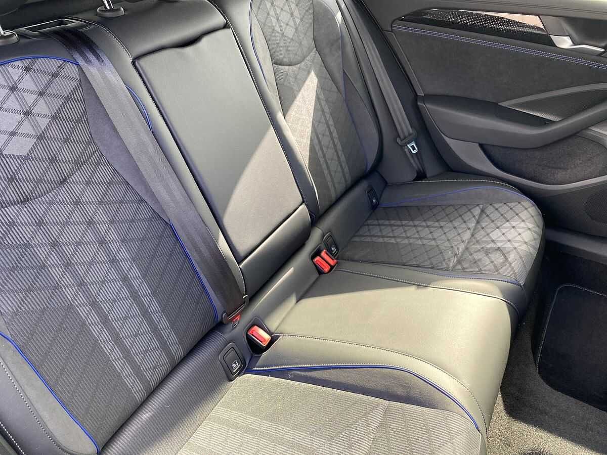 Volkswagen Passat 1.5 TSI (272ps) R-Line eHybrid DSG