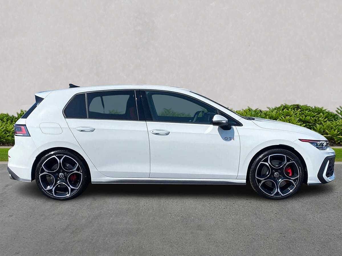 Volkswagen Golf GTI MK8 Facelift 2024 2.0 TSI (265ps) DSG