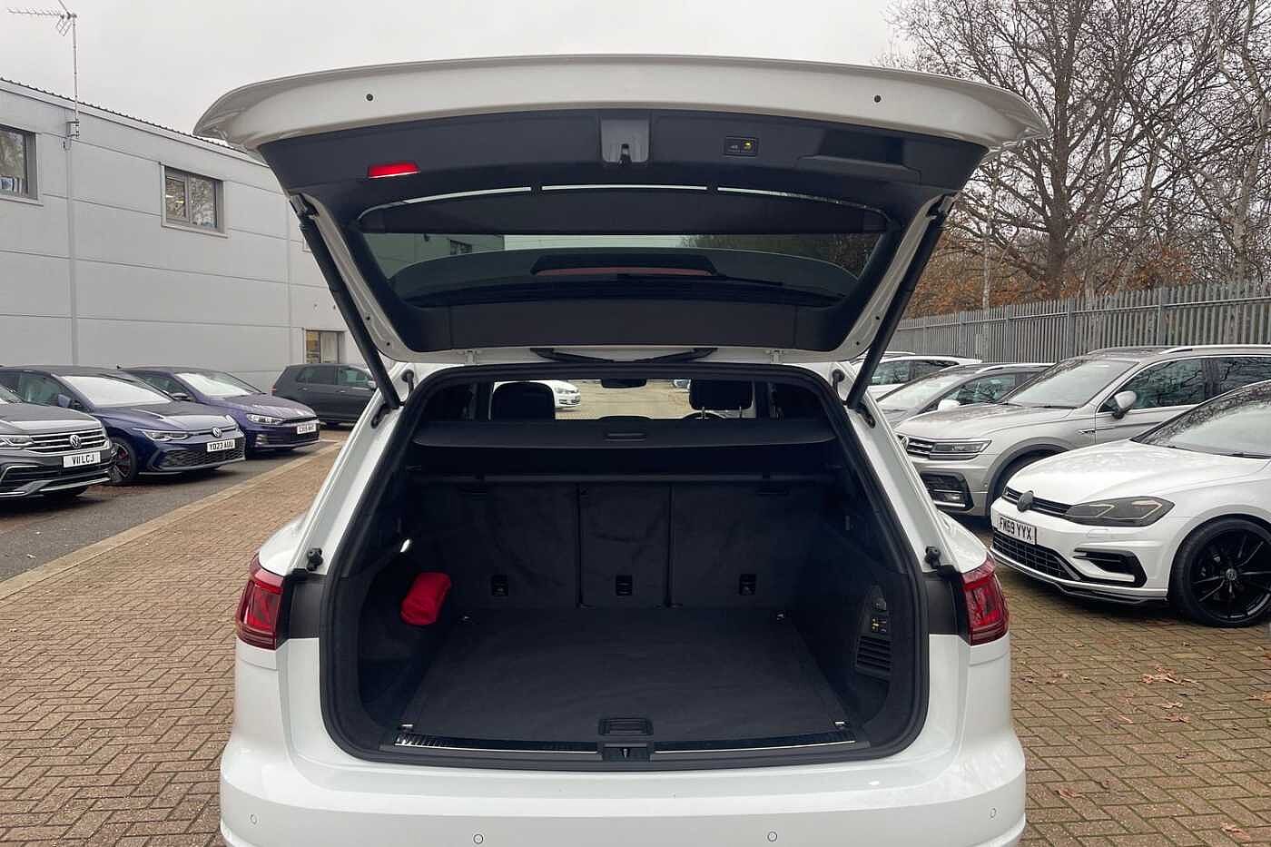 Volkswagen Touareg 3.0 TDI V6 Black Edition SUV 5dr Diesel Tiptronic 4Motion Euro 6 (s/s) (231 ps)