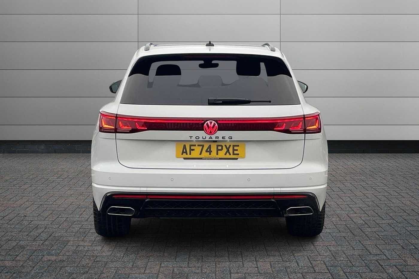 Volkswagen Touareg 3.0 TDI V6 Black Edition SUV 5dr Diesel Tiptronic 4Motion Euro 6 (s/s) (231 ps)