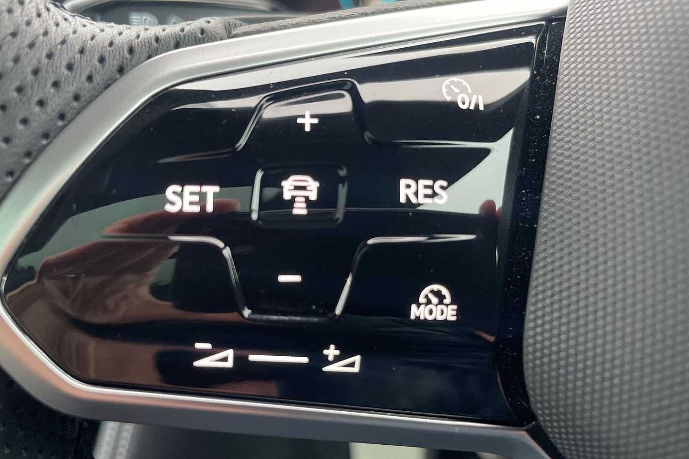 Volkswagen Touareg 3.0 TDI V6 Black Edition SUV 5dr Diesel Tiptronic 4Motion Euro 6 (s/s) (231 ps)