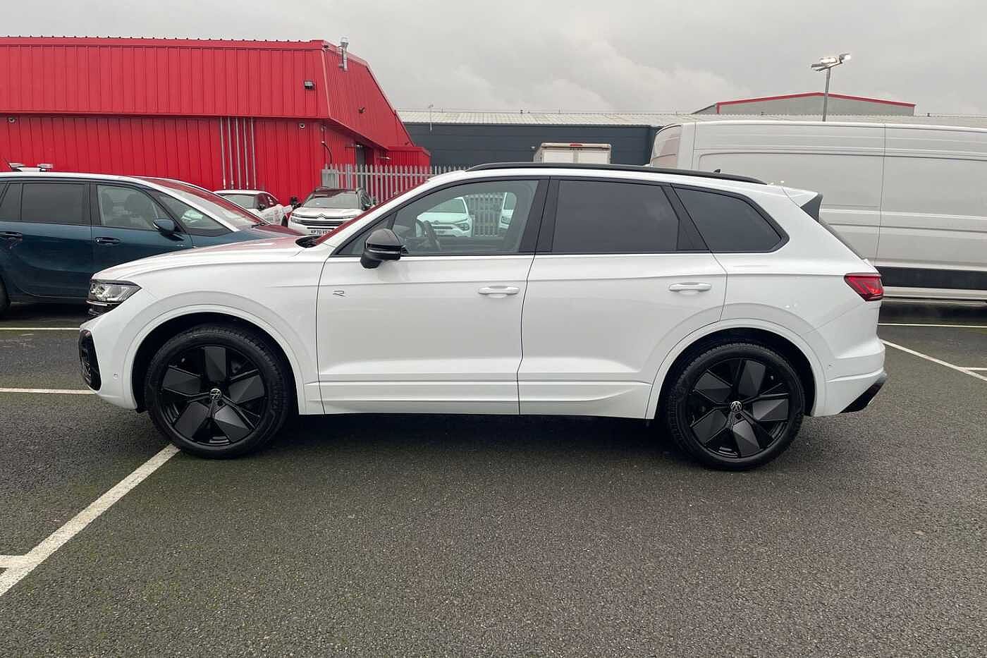 Volkswagen Touareg 3.0 TDI V6 Black Edition SUV 5dr Diesel Tiptronic 4Motion Euro 6 (s/s) (231 ps)