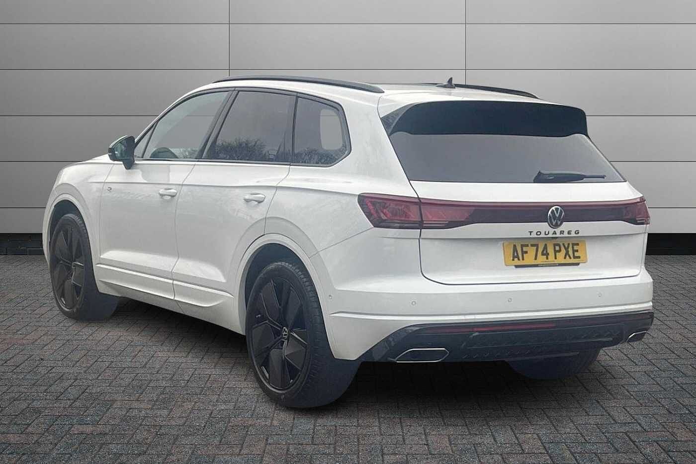 Volkswagen Touareg 3.0 TDI V6 Black Edition SUV 5dr Diesel Tiptronic 4Motion Euro 6 (s/s) (231 ps)