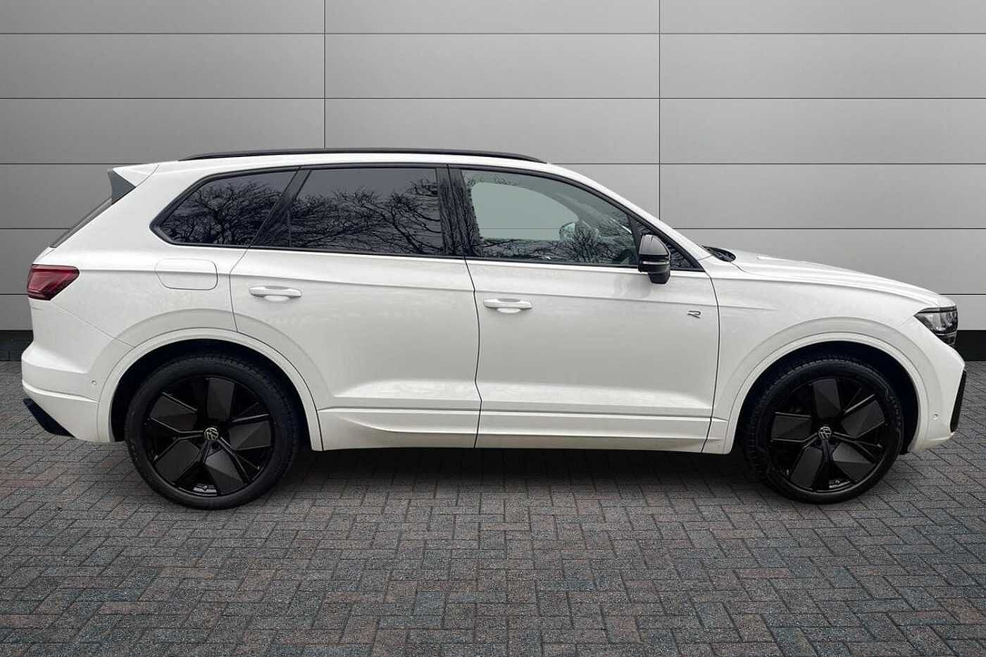 Volkswagen Touareg 3.0 TDI V6 Black Edition SUV 5dr Diesel Tiptronic 4Motion Euro 6 (s/s) (231 ps)
