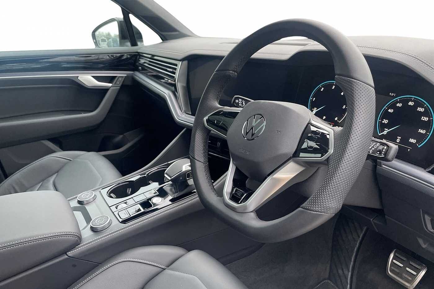 Volkswagen Touareg 3.0 TDI V6 Black Edition SUV 5dr Diesel Tiptronic 4Motion Euro 6 (s/s) (231 ps)