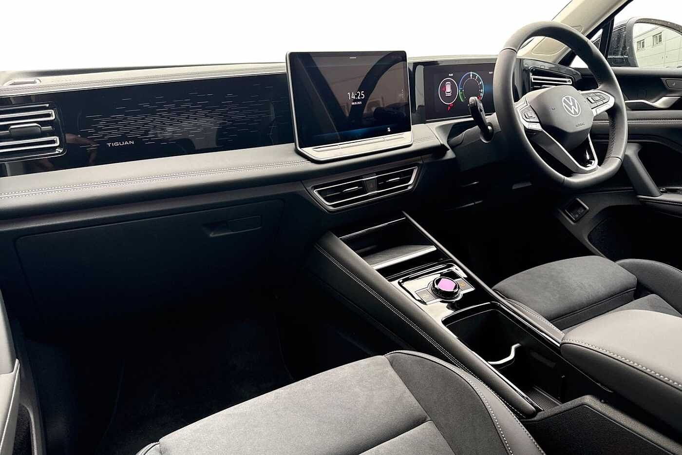 Volkswagen Tiguan 1.5 TSI eHybrid 19.7kWh Elegance SUV 5dr Petrol Plug-in Hybrid DSG Euro 6 (s/s)
