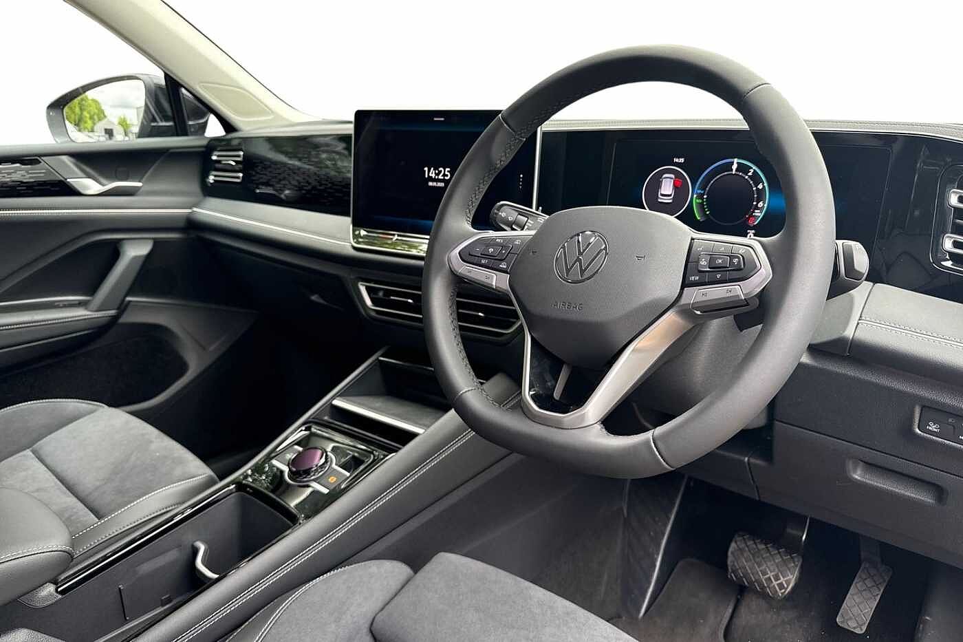 Volkswagen Tiguan 1.5 TSI eHybrid 19.7kWh Elegance SUV 5dr Petrol Plug-in Hybrid DSG Euro 6 (s/s)
