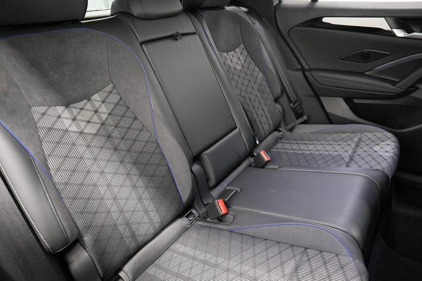Volkswagen Tiguan 2.0TDI (150ps) R-Line DSG ⭐Panoramic Roof, Tow Bar, Assistance Pack⭐