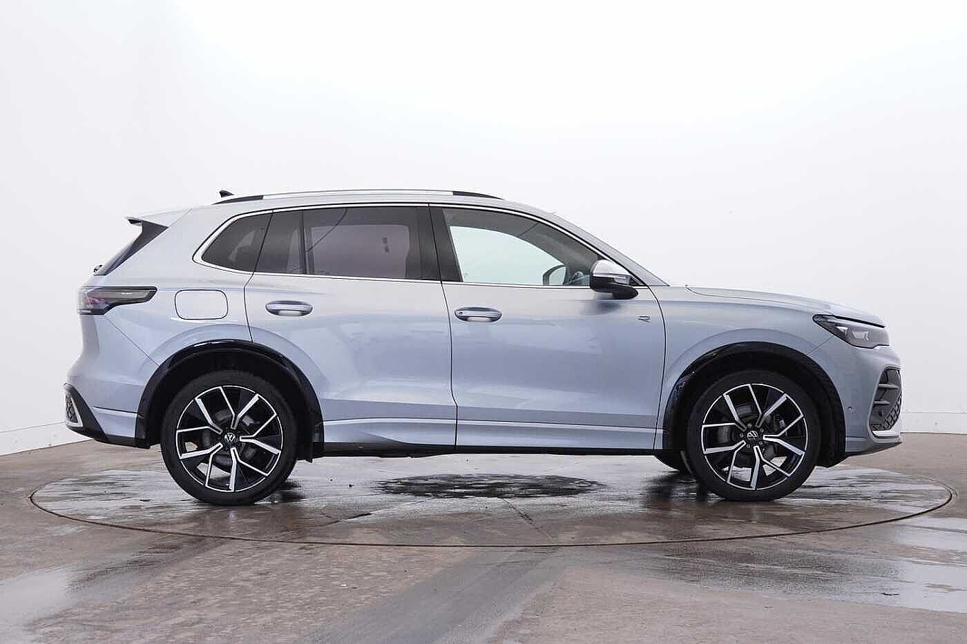 Volkswagen Tiguan 2.0TDI (150ps) R-Line DSG ⭐Panoramic Roof, Tow Bar, Assistance Pack⭐