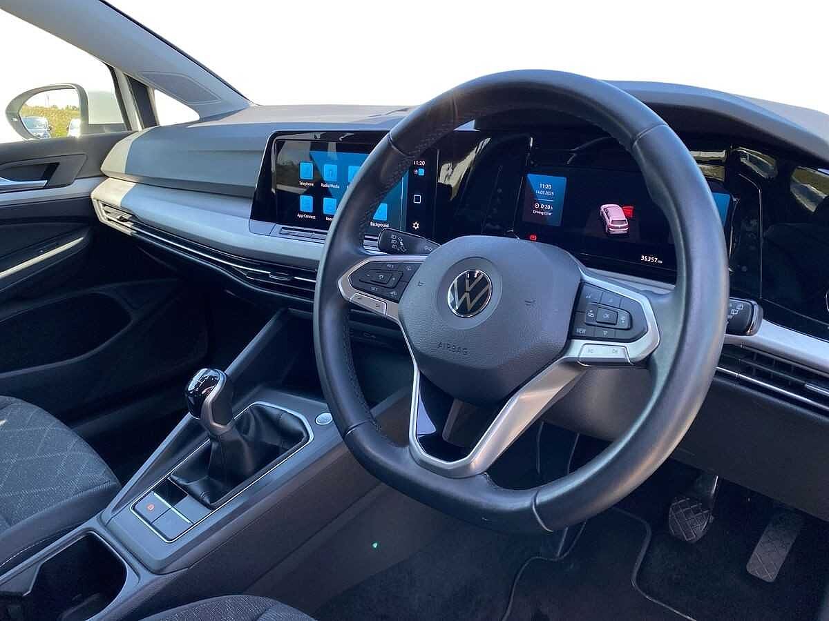 Volkswagen Golf 1.5 TSI Life 5Dr