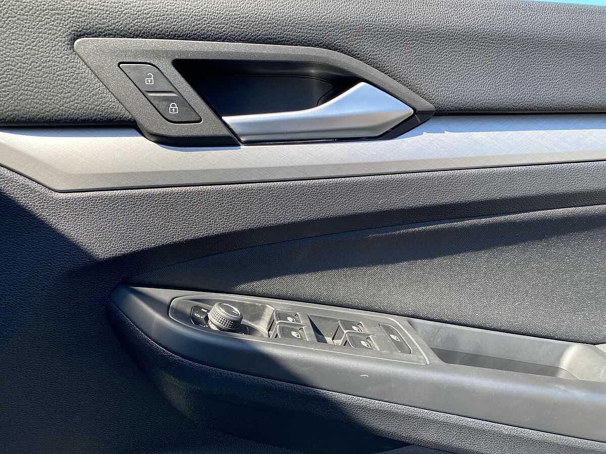 Volkswagen Golf 1.5 TSI Life 5Dr