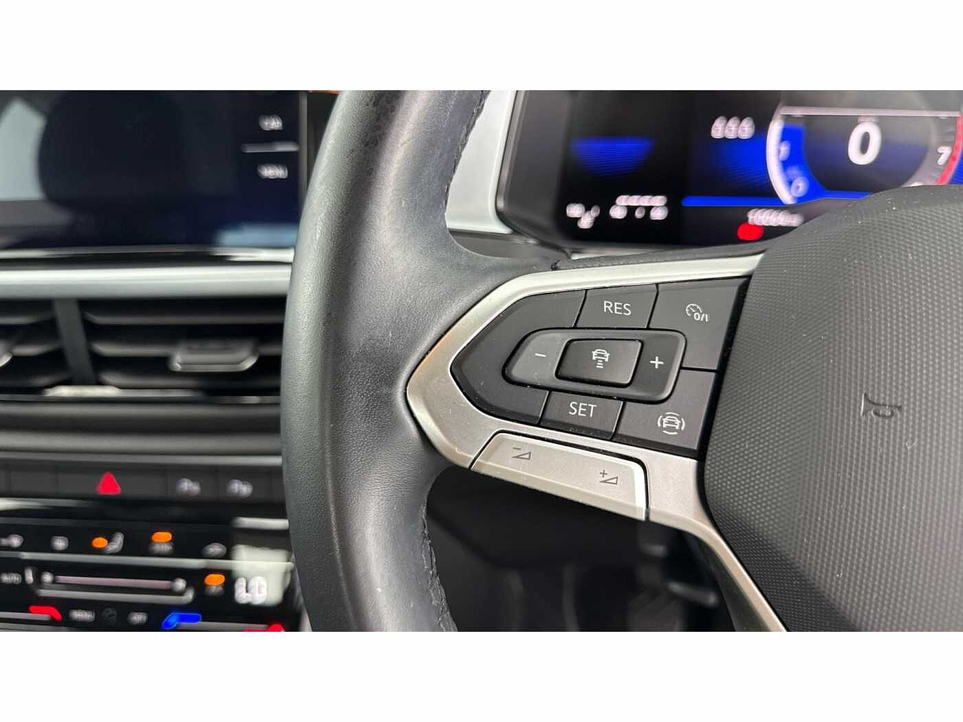 Volkswagen T-ROC Life 1.0 TSI 110PS 6-speed Manual 5 Door