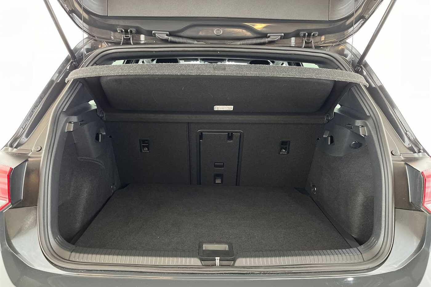Volkswagen Golf 1.5 TSI R-Line Euro 6 (s/s) 5dr
