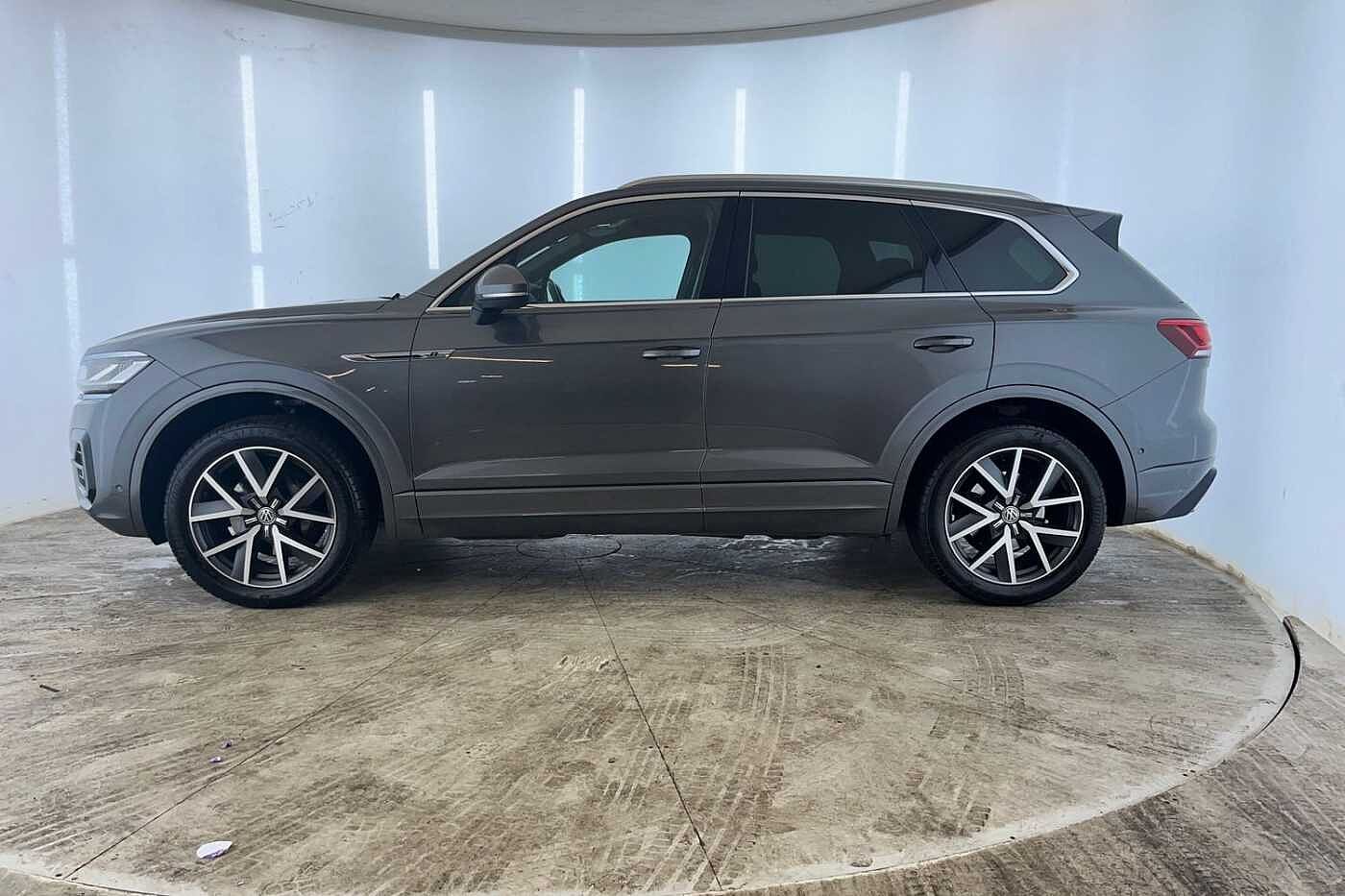 Volkswagen Touareg 3.0 TDI V6 R-Line SUV 5dr Diesel Tiptronic 4Motion Euro 6 (s/s) (286 ps)