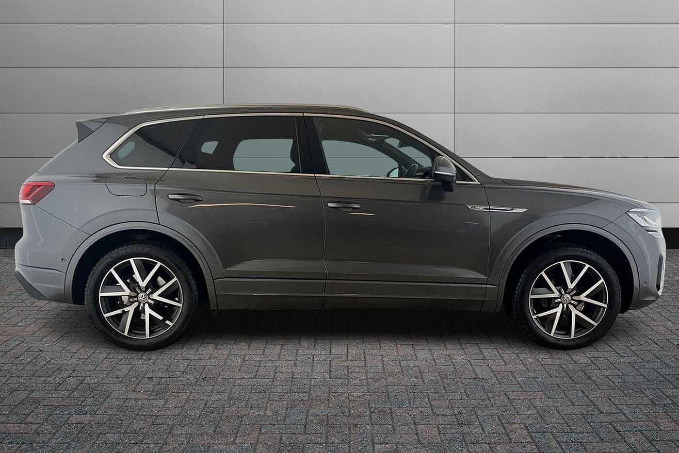 Volkswagen Touareg 3.0 TDI V6 R-Line SUV 5dr Diesel Tiptronic 4Motion Euro 6 (s/s) (286 ps)