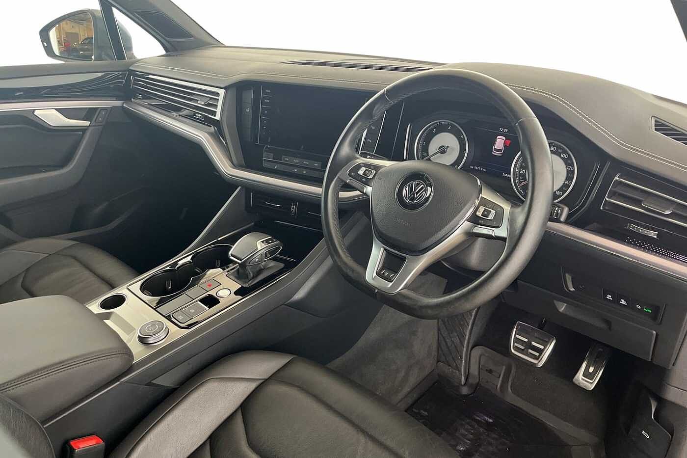 Volkswagen Touareg 3.0 TDI V6 R-Line SUV 5dr Diesel Tiptronic 4Motion Euro 6 (s/s) (286 ps)