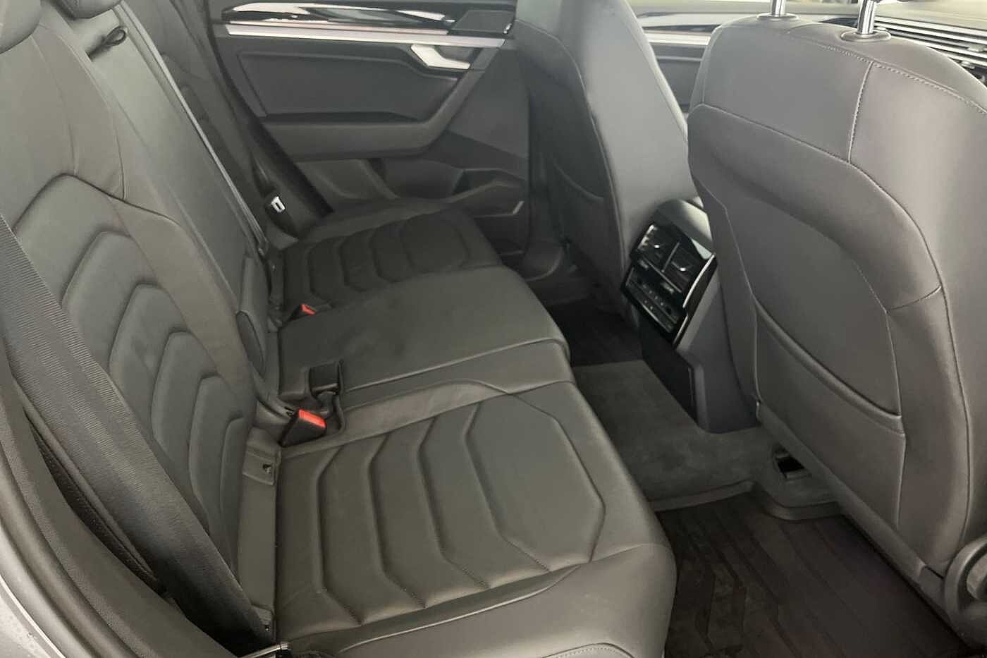 Volkswagen Touareg 3.0 TDI V6 R-Line SUV 5dr Diesel Tiptronic 4Motion Euro 6 (s/s) (286 ps)