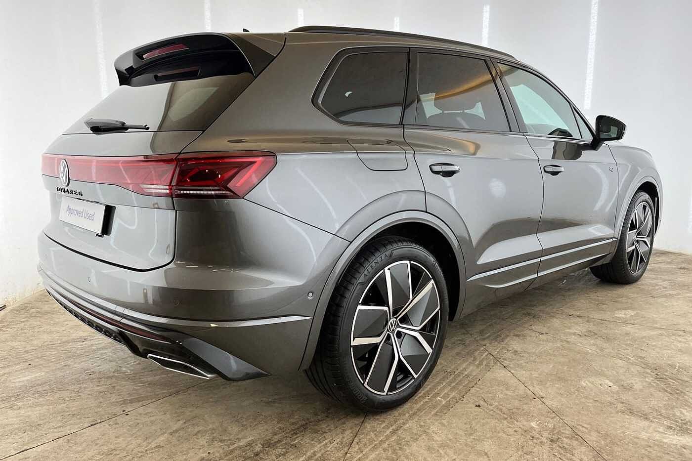 Volkswagen Touareg 3.0 TDI V6 Black Edition SUV 5dr Diesel Tiptronic 4Motion Euro 6 (s/s) (286 ps)