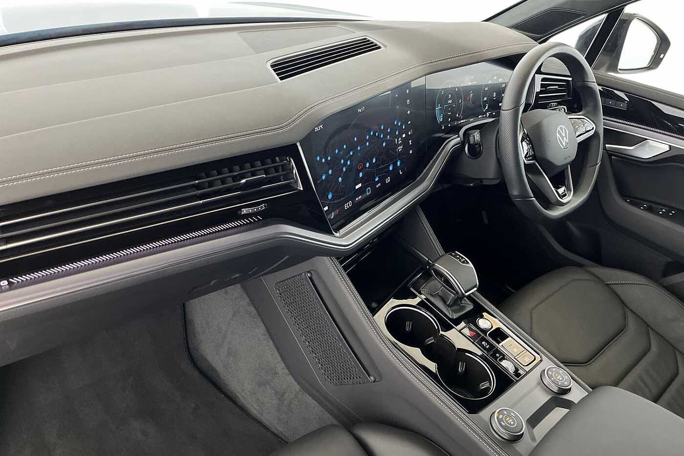 Volkswagen Touareg 3.0 TDI V6 Black Edition SUV 5dr Diesel Tiptronic 4Motion Euro 6 (s/s) (286 ps)