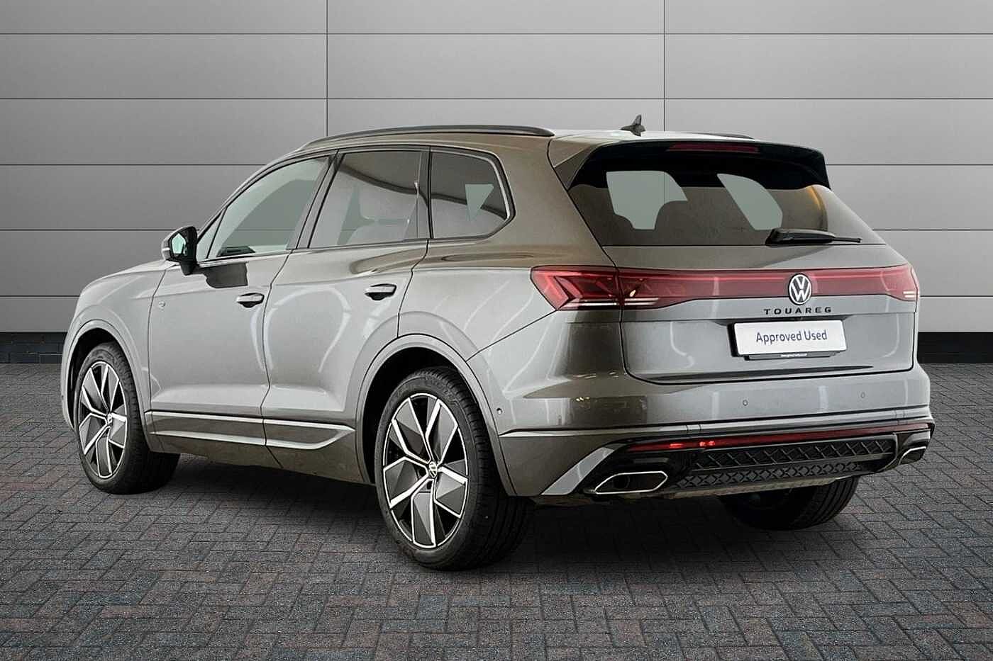 Volkswagen Touareg 3.0 TDI V6 Black Edition SUV 5dr Diesel Tiptronic 4Motion Euro 6 (s/s) (286 ps)
