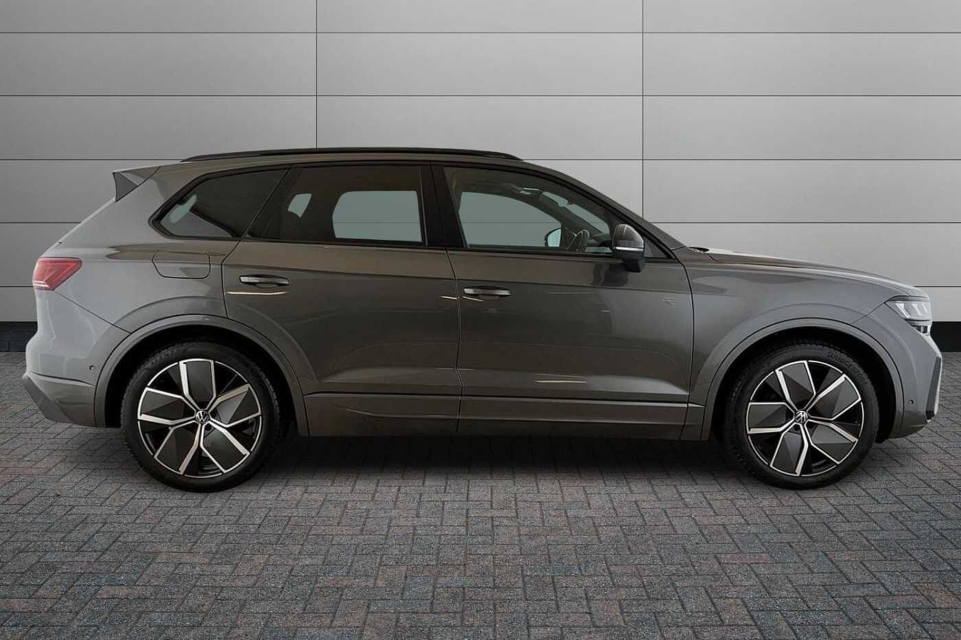 Volkswagen Touareg 3.0 TDI V6 Black Edition SUV 5dr Diesel Tiptronic 4Motion Euro 6 (s/s) (286 ps)