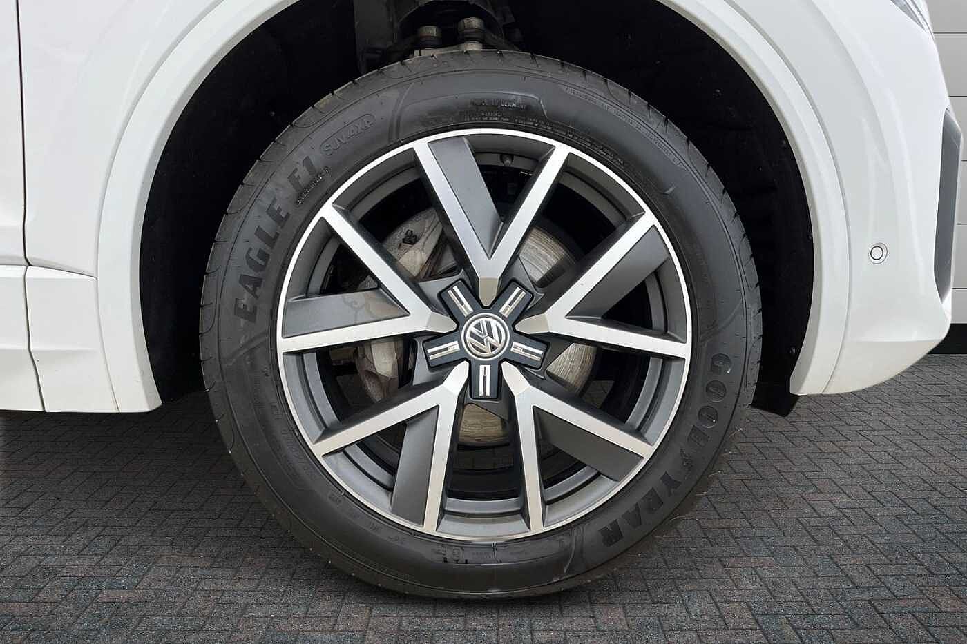 Volkswagen Touareg 3.0 TDI V6 R-Line SUV 5dr Diesel Tiptronic 4Motion Euro 6 (s/s) (286 ps)
