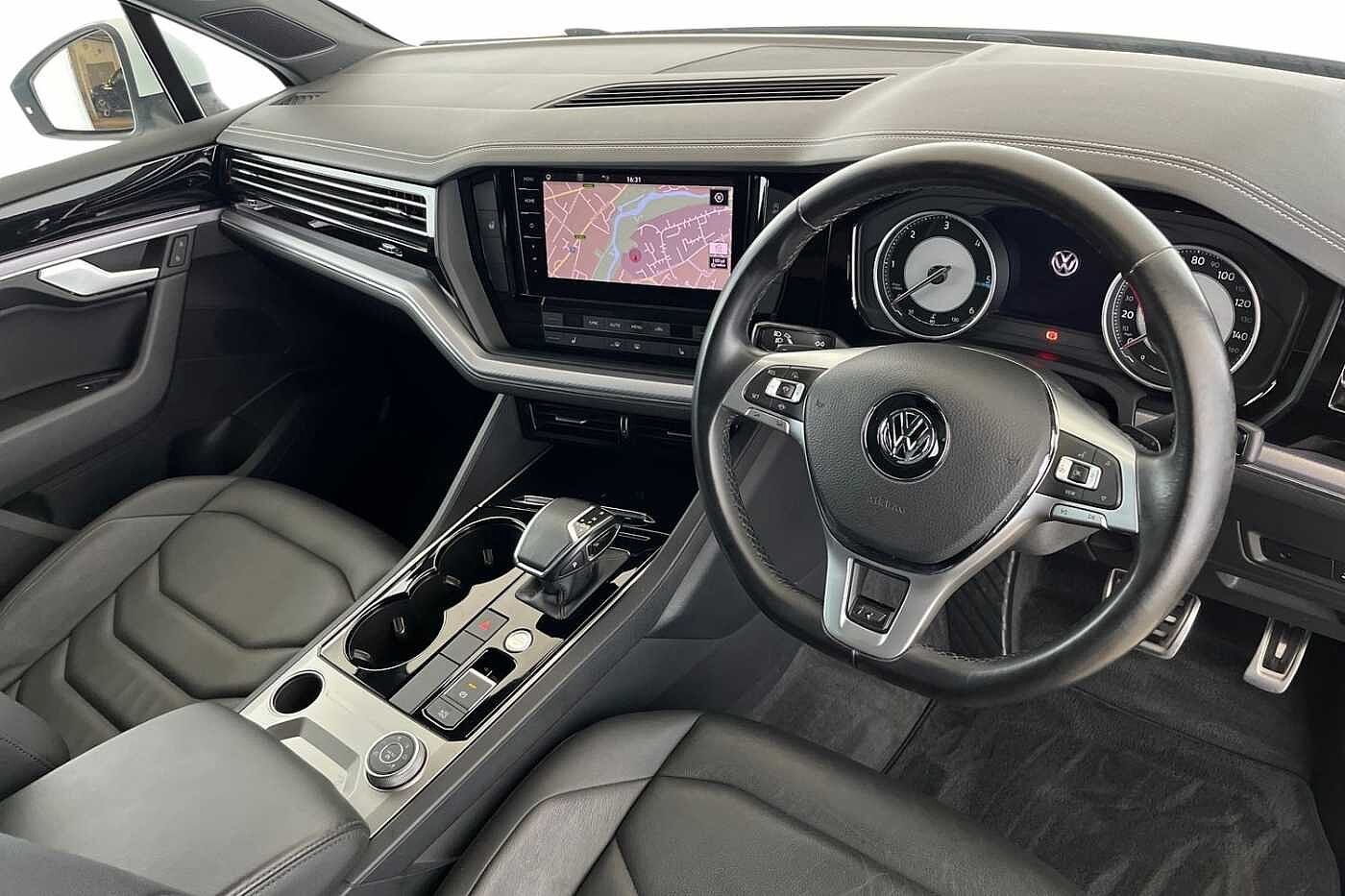 Volkswagen Touareg 3.0 TDI V6 R-Line SUV 5dr Diesel Tiptronic 4Motion Euro 6 (s/s) (286 ps)