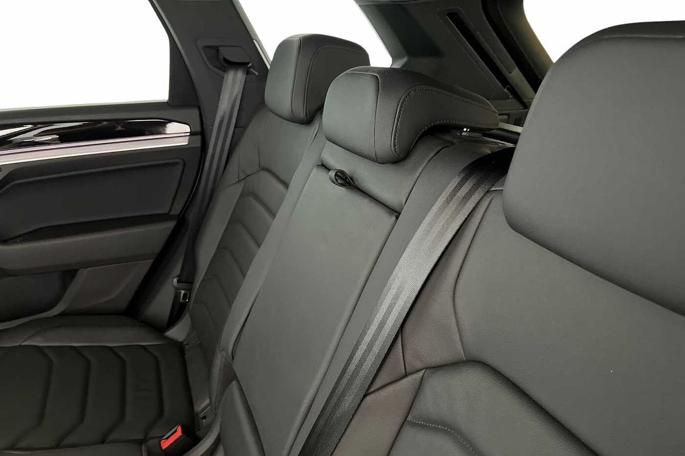 Volkswagen Touareg 3.0 TDI V6 R-Line SUV 5dr Diesel Tiptronic 4Motion Euro 6 (s/s) (286 ps)
