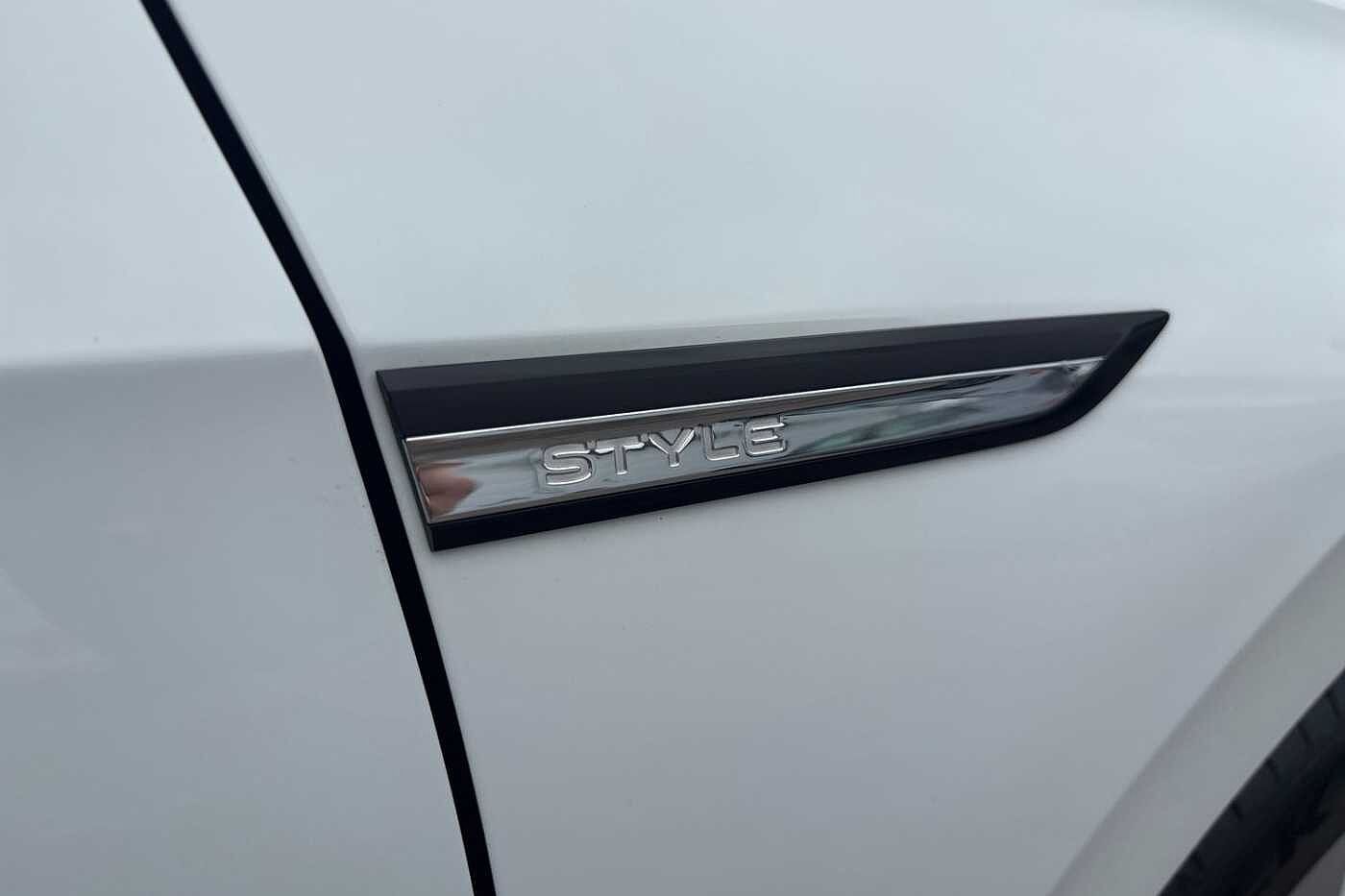 Volkswagen Golf MK8 Hatchback 5-Dr 1.5 TSI (130ps) Style EVO