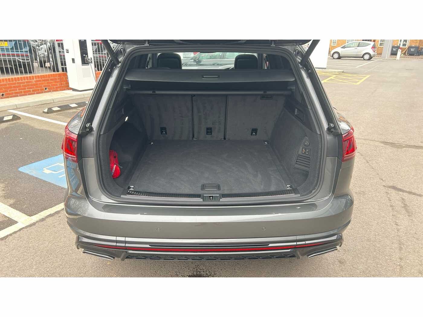 Volkswagen Touareg 3.0TDI (286ps) Black Edition 4Motion 5dr