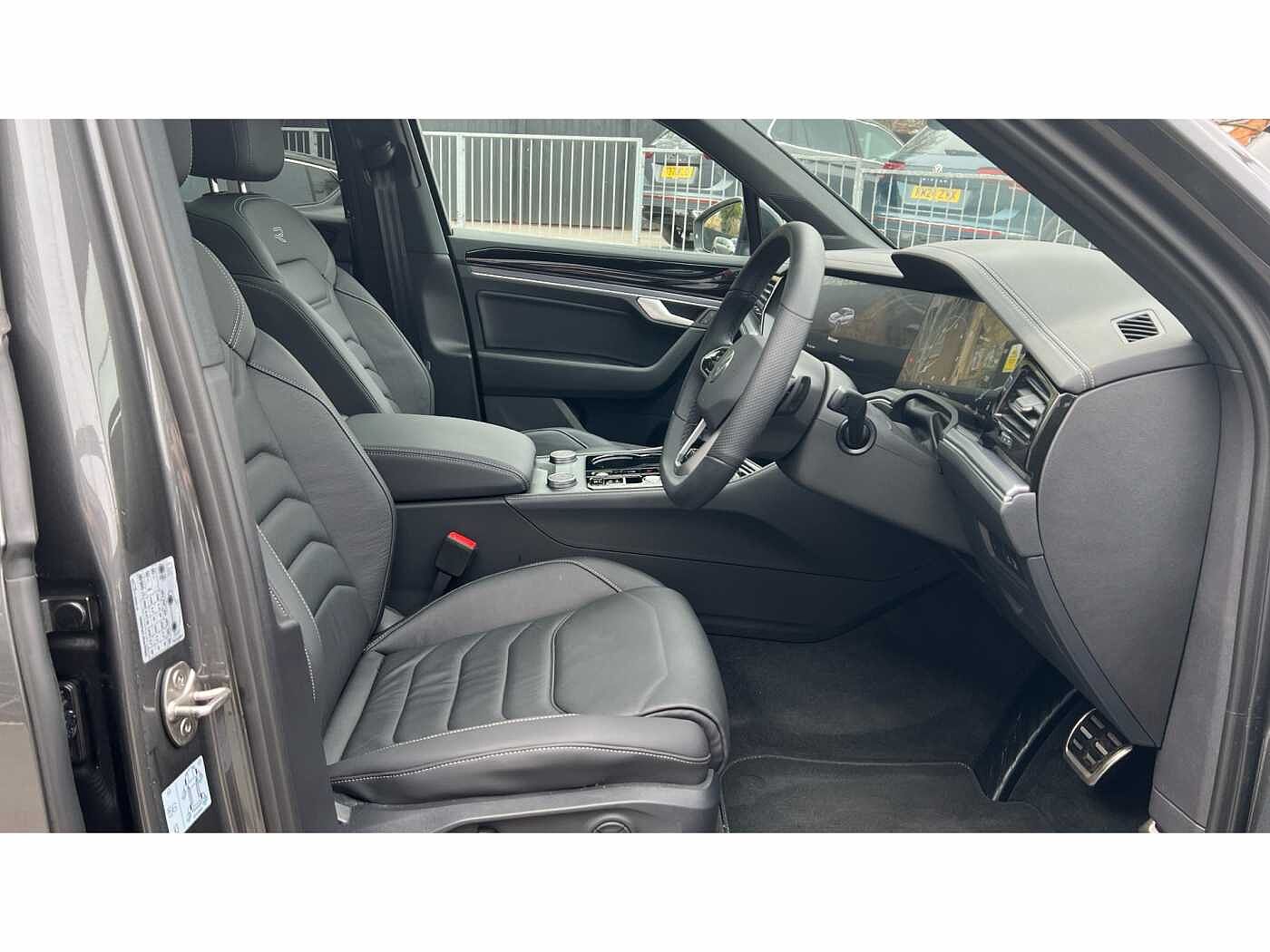 Volkswagen Touareg 3.0TDI (286ps) Black Edition 4Motion 5dr