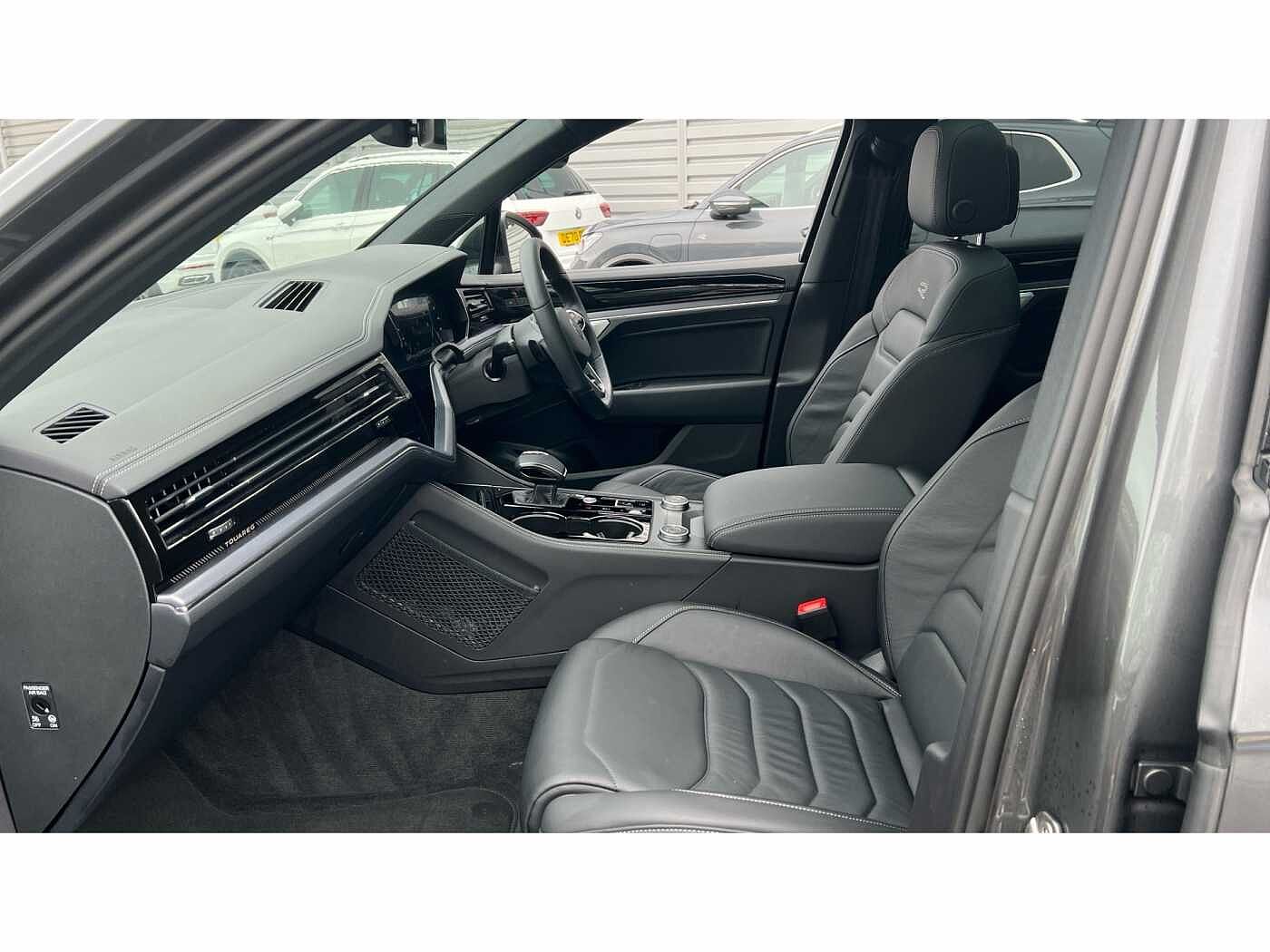 Volkswagen Touareg 3.0TDI (286ps) Black Edition 4Motion 5dr