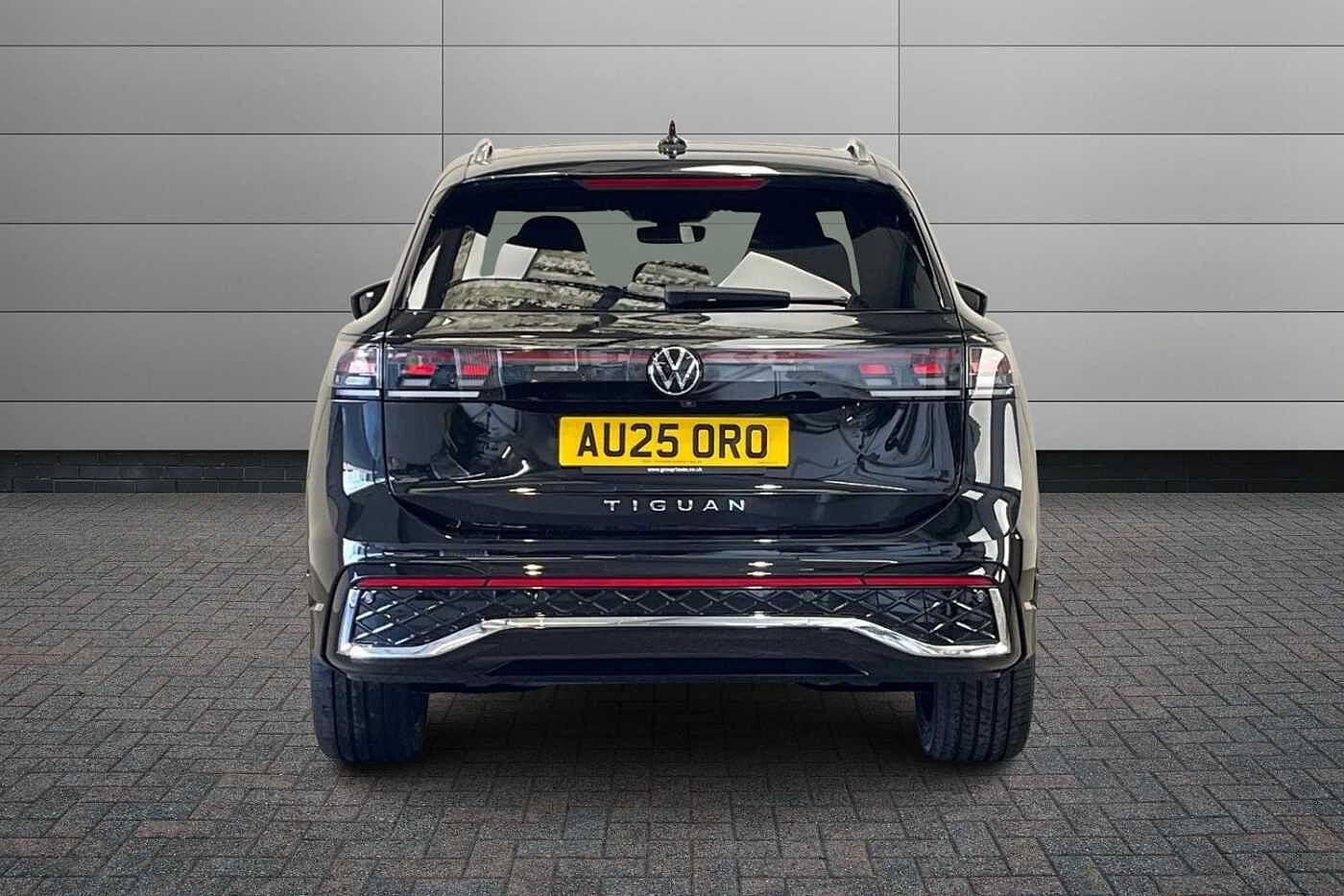 Volkswagen Tiguan 2.0 TDI R-Line SUV 5dr Diesel DSG Euro 6 (s/s) (150 ps)