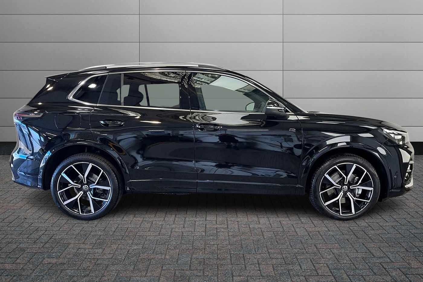 Volkswagen Tiguan 2.0 TDI R-Line SUV 5dr Diesel DSG Euro 6 (s/s) (150 ps)