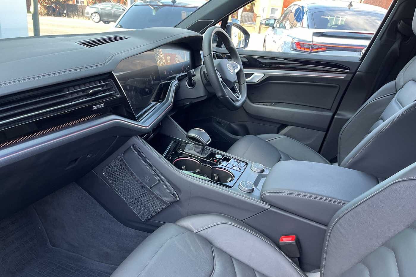 Volkswagen Touareg 3.0TDI (286ps) Black Edition 4Motion 5dr