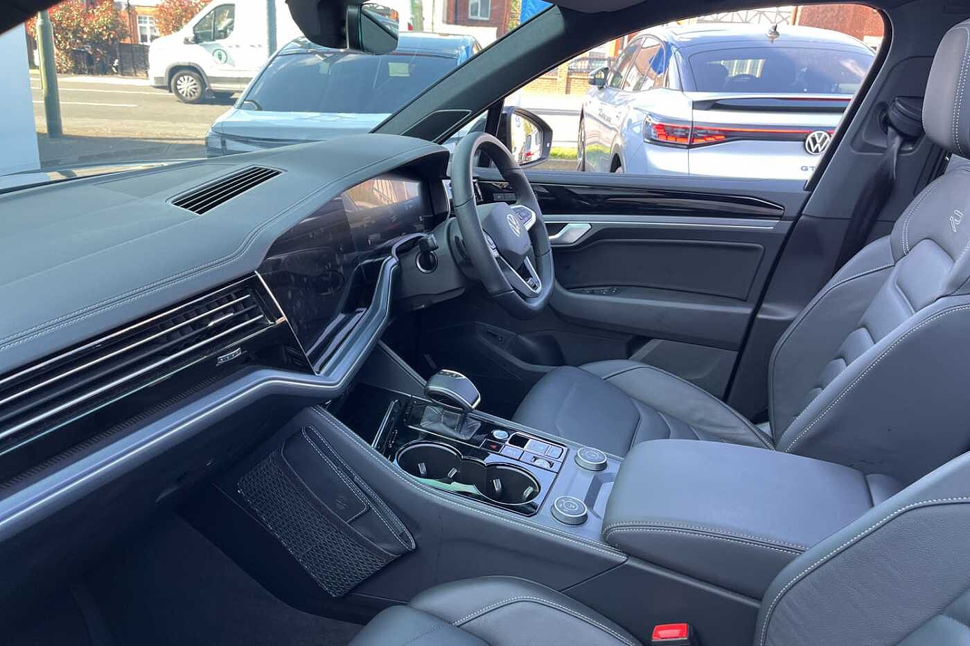 Volkswagen Touareg 3.0TDI (286ps) Black Edition 4Motion 5dr