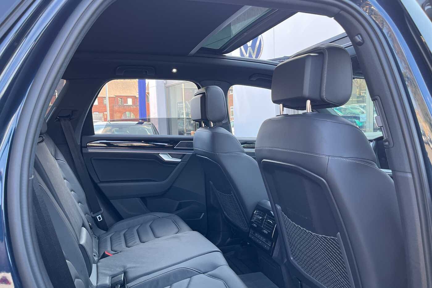 Volkswagen Touareg 3.0TDI (286ps) Black Edition 4Motion 5dr