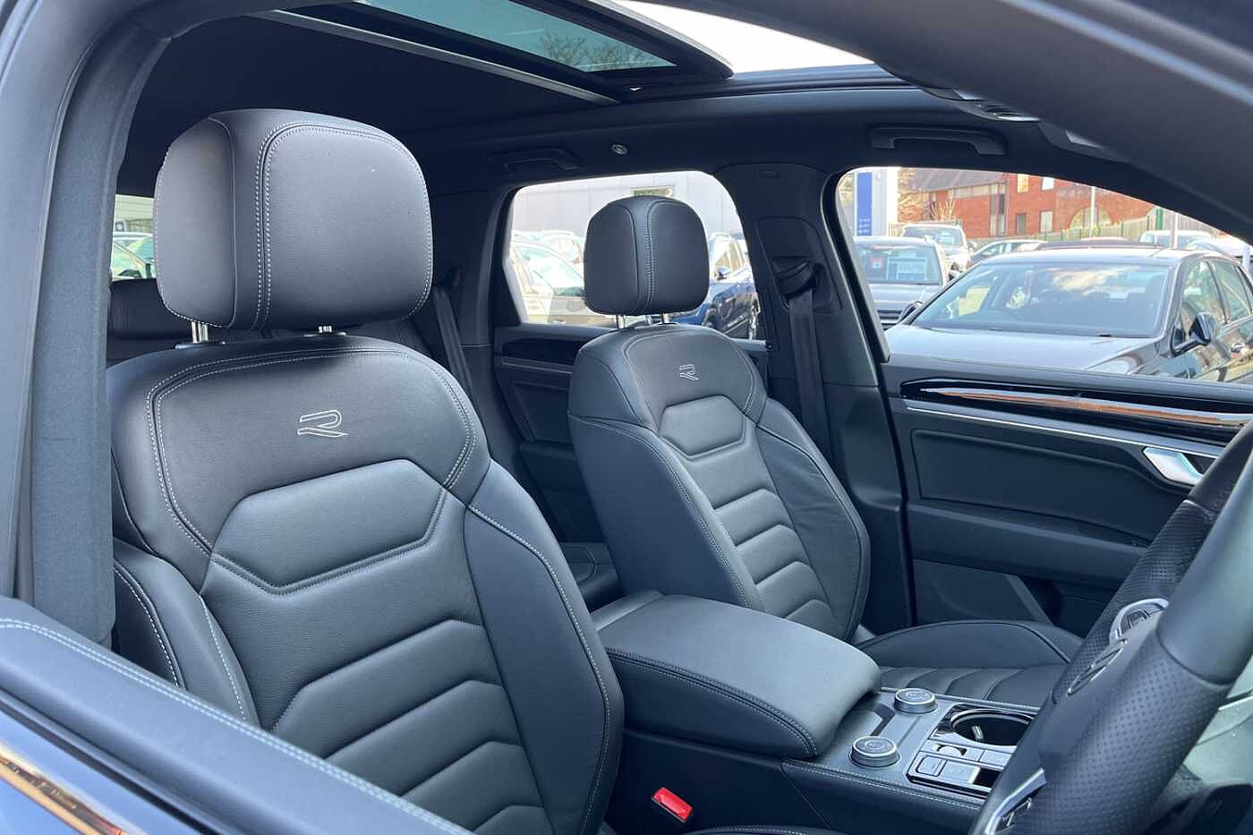 Volkswagen Touareg 3.0TDI (286ps) Black Edition 4Motion 5dr
