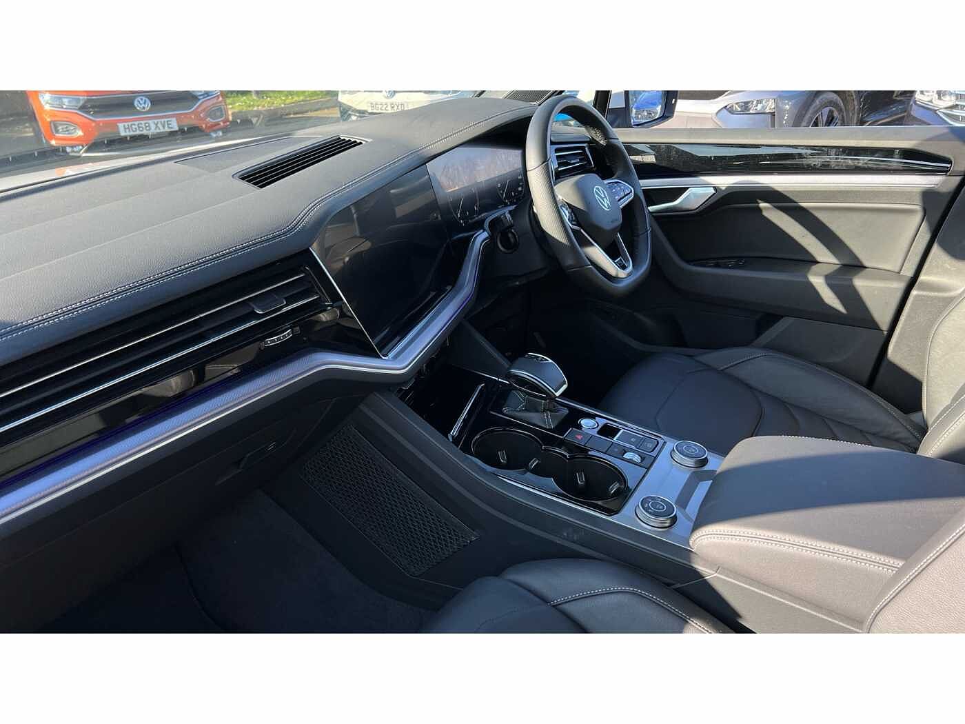 Volkswagen Touareg 3.0 V6 TDI 4Motion R-Line Tech Plus 5dr Tip Auto